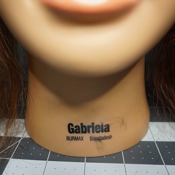 Mannequin Head with Human Hair - Picture 11 of 12